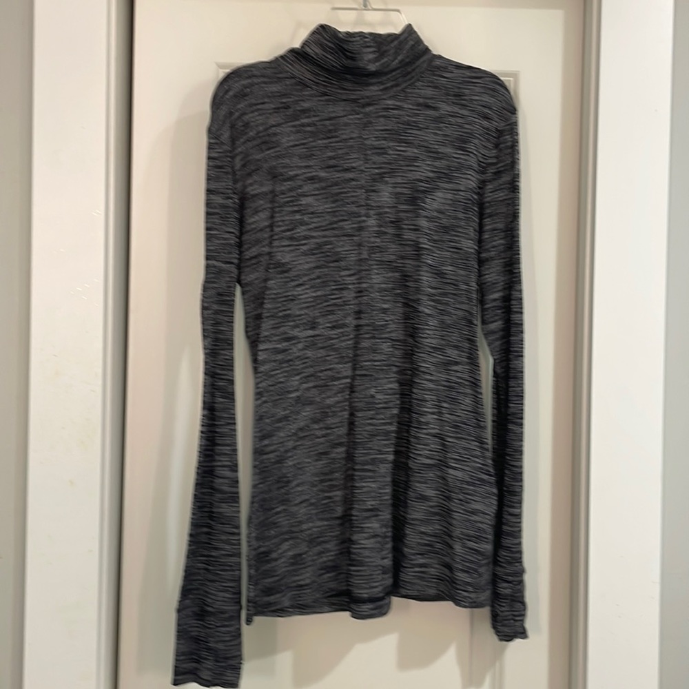 Size 8 lululemon top